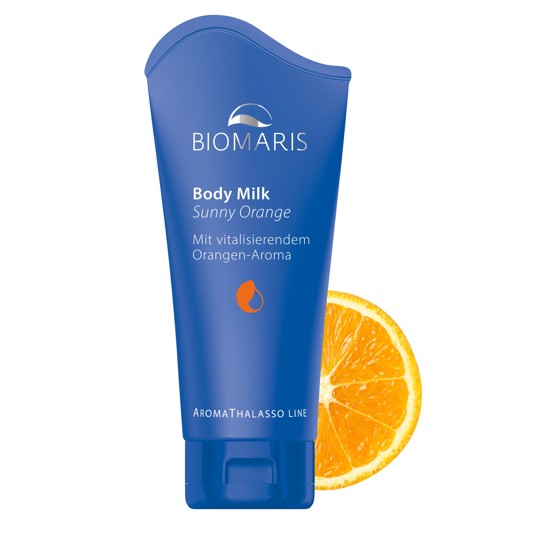 Body Milk Sunny Orange in blauer Tube mit Klappdeckel, vor halbierter Orange